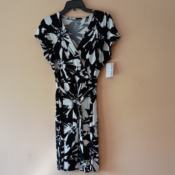 Nine West Dresses & Skirts - NWT Nine West Black and White Floral Dress W/Optional Belt, Sz S
